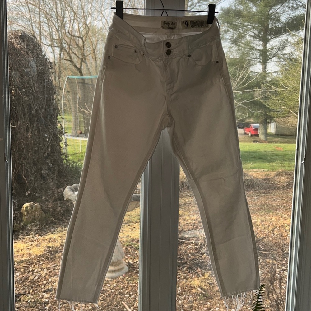 Indigo Rein Ankle Distressed White Jeans